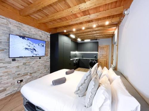 Rustic Retreat in Incles Valley Free Parking Mountain Views l by BonesVacances