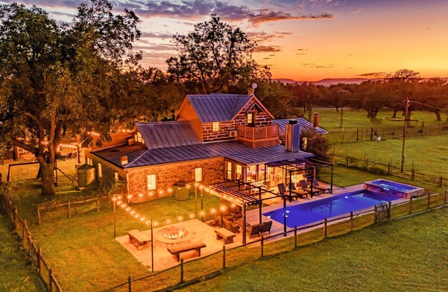 Rustic Soul, Modern Comfort | Relax on the Ranch