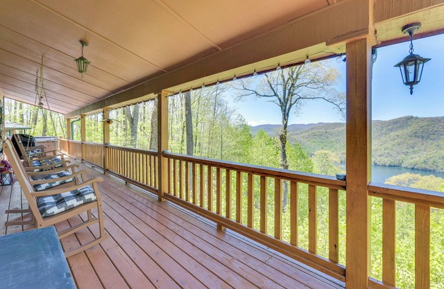Rustic Topton Cabin w/Game Room & Private Hot Tub