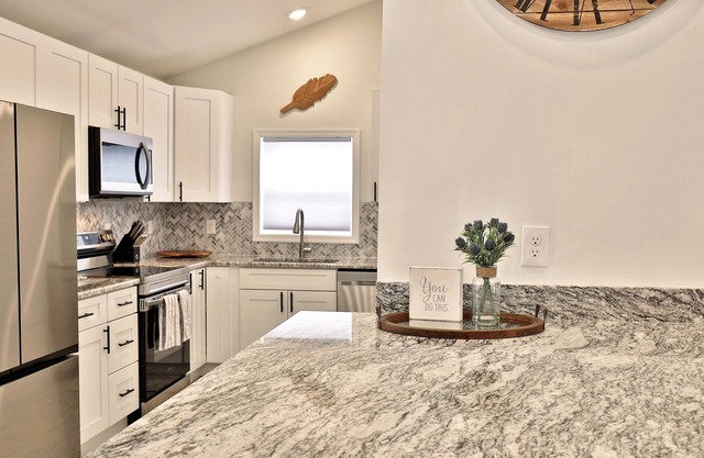 Rutland's Hidden Gem: 2 Br/1ba Renovated Home Close To Everything 2 Bedroom Home