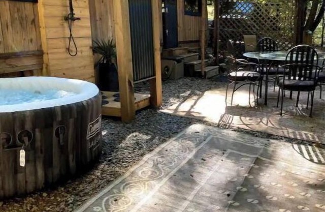 RV Tiny Home w/Hot Tub, Outdoor Shower, Fire pit