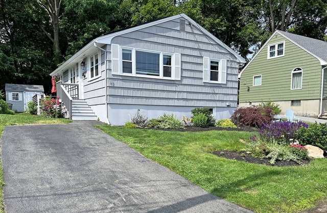 Ryal Side Hideaway Cove: A hidden gem with river views in Beverly.