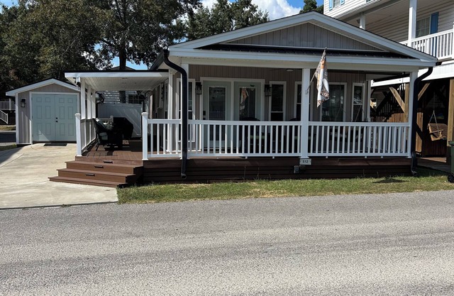 S12 W. Sandlapper .Ocean Lakes. RELAXING POND VIEW, 10 steps from FISHING.