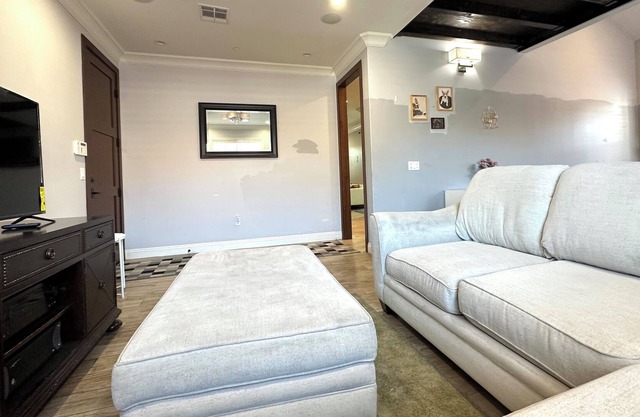 SA-Entire Cozy home with 5 bedrooms & 3 bathrooms