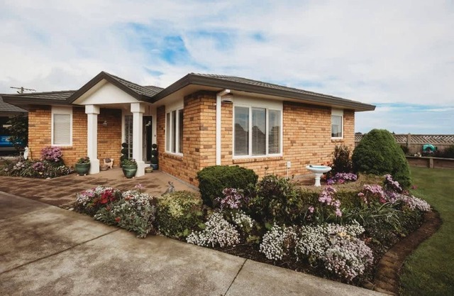 Saddle Row Holiday House in New Plymouth