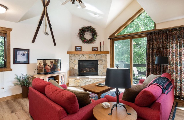 Saddlewood Snowbird Townhome: Ski-In Ski-Out, Hot Tub