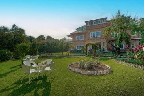 SaffronStays Awakening Deluxe Rooms