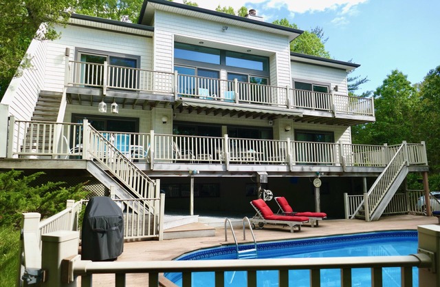 Sag Harbor Home close to Village, Heated Pool, Sun-filled Decks, 4 Beds/4Baths