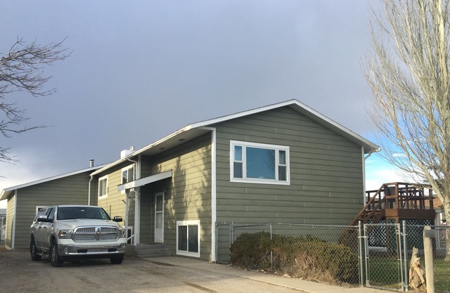 Sage House- in town with LOTS of space