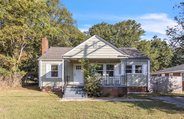Sage Submarine- Pet Friendly Home 2 mi to Downtown