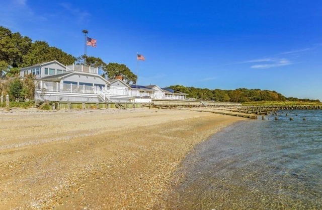 Sailors Delight Beach House:Private Beach, Vineyards,Farm Stands, North Fork