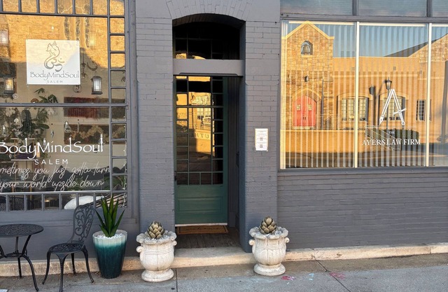Salem Downtown Boutique 3BDRM Suite