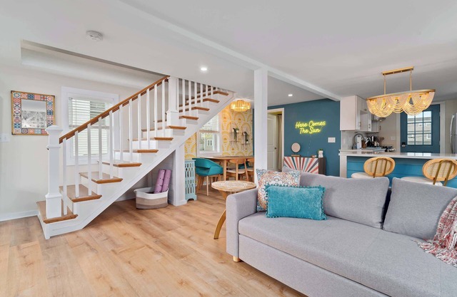 Salisbury Sol | Here Comes The Sun | Pet Friendly