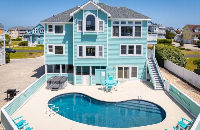 Salt and Soul Cottage: Private Pool, Hot Tub, Community Pool, Close to Beach!