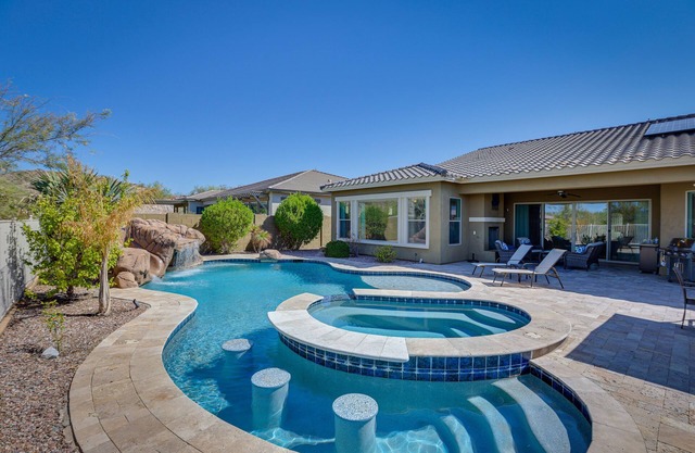Saltwater Pool & Swim-Up Bar: Goodyear Oasis!