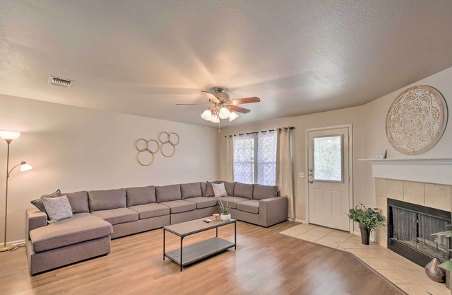 San Antonio Getaway w/Game Room, Near SeaWorld!