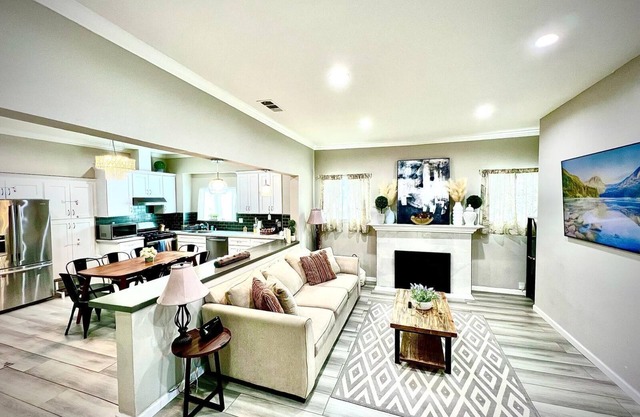 San Jose - 6 bedroom 3 bath