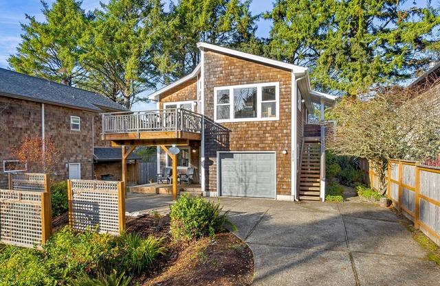 Sand Bucket-Manzanita. Fabulous family beach house dogs ok, close to beach