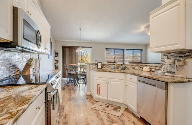 Sand Creek Escape, Near Airport, Pet-Friendly