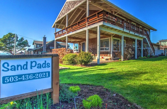 Sand Pads - ocean view- Cannon Beach Property Mgmt