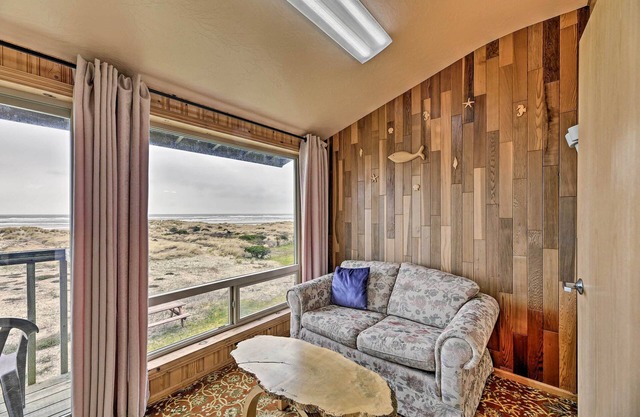 Sanderling Sea Cottages, Unit 3 w/Private Balcony