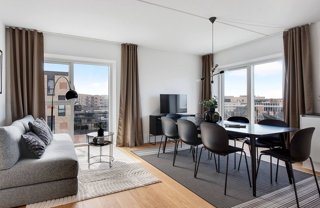 Sanders Arena - Chic 3-Bdr Apt Close to Metro