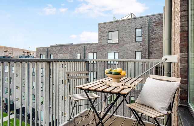 Sanders Arena - Modern 2-Bdr. Apt. Close to Metro