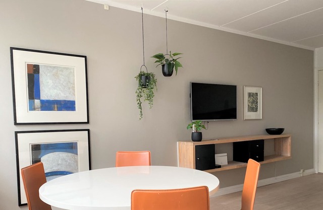Sanders Platan - Cozy 1-Bdr. Apt. w/ Balcony