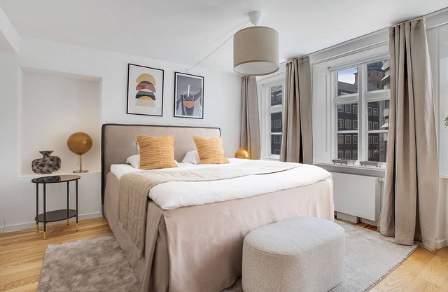 Sanders Regent - Lovely 2-Bdr Apt w Terrace