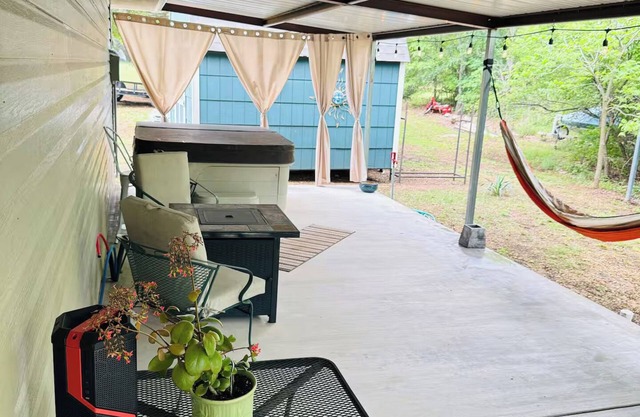 Sandy Creek Hideaway -Couples Cabin -Hot Tub