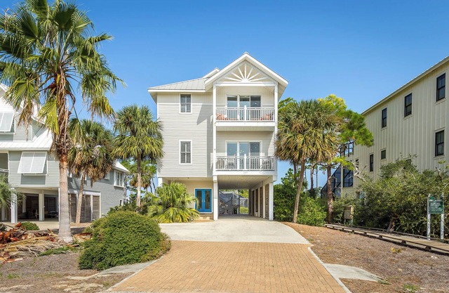 Sandy Feet Retreat- Bay Front- Private Pool