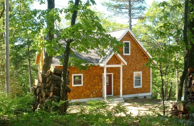 SANDY FRONTAGE! Kayaks! POOL TABLE! Next to Sleeping Bear!