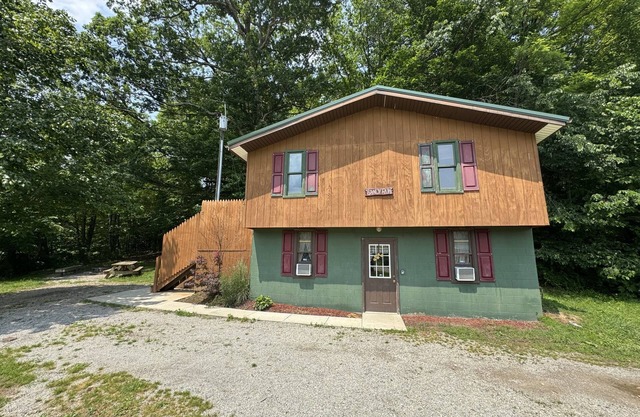 Sandy Run Cabin-Hot Tub, Hocking Hills, WNF, more