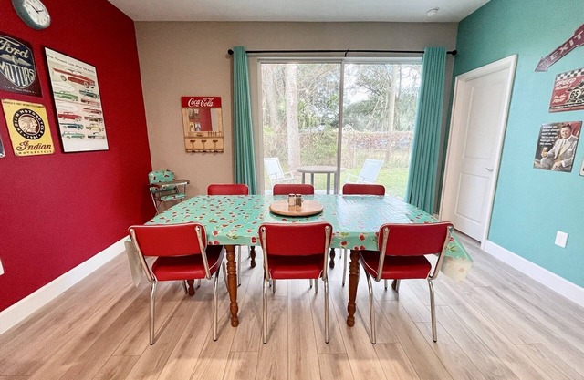 Sanford's Retro Retreat