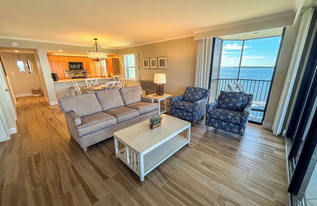 Sanibel Harbour Resort Harbour Tower 317: Beautiful waterfront corner balcony