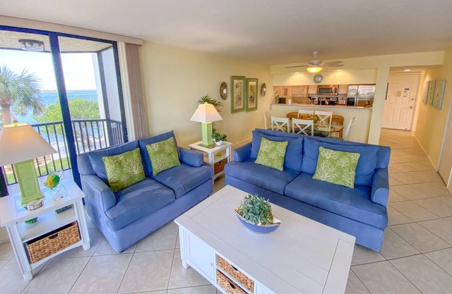 Sanibel Harbour Resort Harbour Tower 211: Boasting amazing sunset views from the lanai