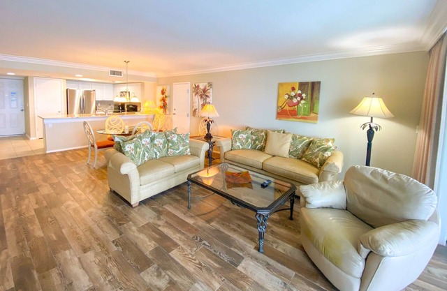 Sanibel Harbour Resort: Bay View Tower 1036 Beachfront vacation retreat overlooking the water
