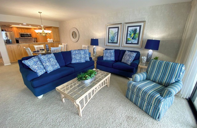 Sanibel Harbour Resort Harbour Tower 816: Comfort and relaxation while enjoying gorgeous sunsets.