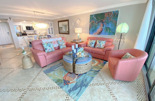 Sanibel Harbour Resort Harbour Tower 813: Newly renovated! Enjoy the stunning sunsets too.