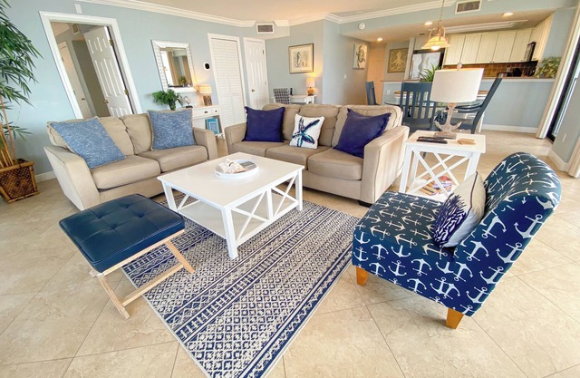 Sanibel Harbour Resort 237: Experience the sunsets on this Waterfront wrap around lanai