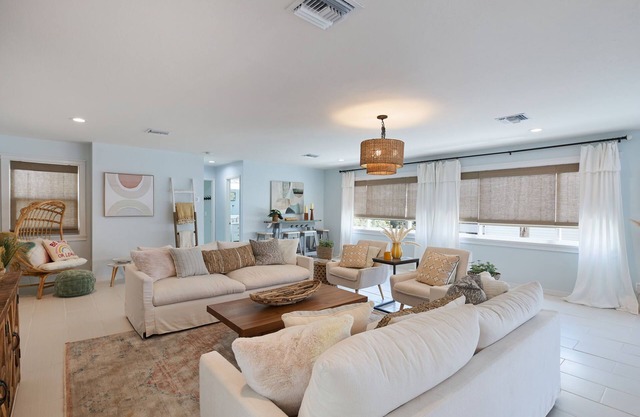 Sanibel Sunrise- Remodeled West End Home