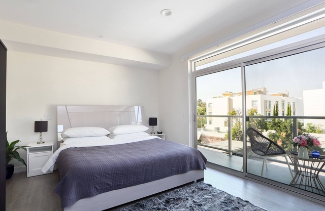 Sanitized Boutique Studio in the Heart of Pasadena