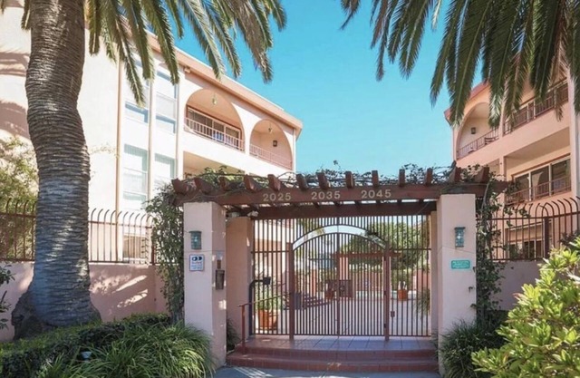 Santa Monica Beach Condo Newly Remodeled any dates