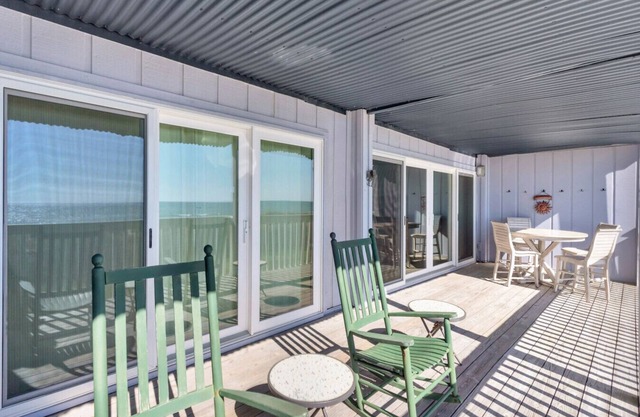 Santorini Dreaming @ CB Oceanfront 2 Bdrm w/Pool