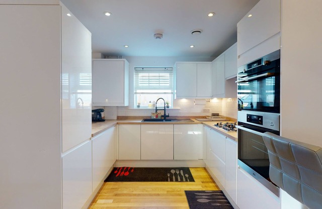 Sapphire Apartment 3Bed 2Bath Bromley common