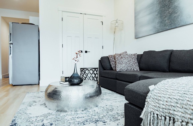 Sapphire Lux Queen Suite