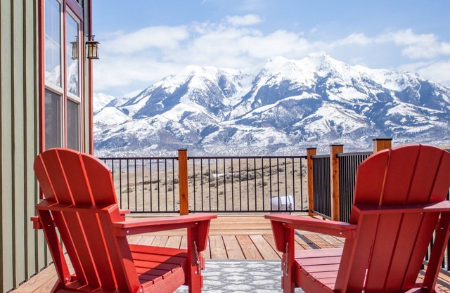 Sapphire Solace · Sapphire skies and mountain views of a lifetime