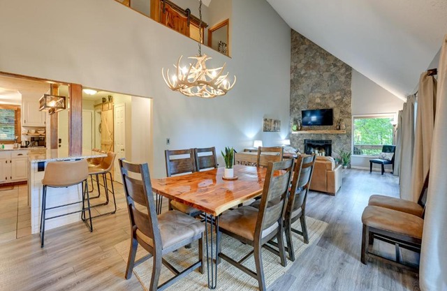 Sapphire Valley Cabin with Private Mountain Views!