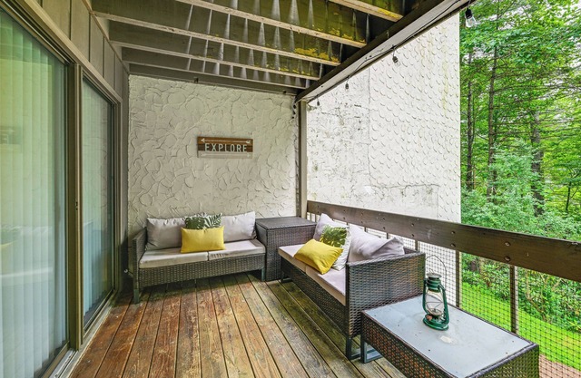 Sapphire Valley Condo w/Pool & Lake Beach Access!