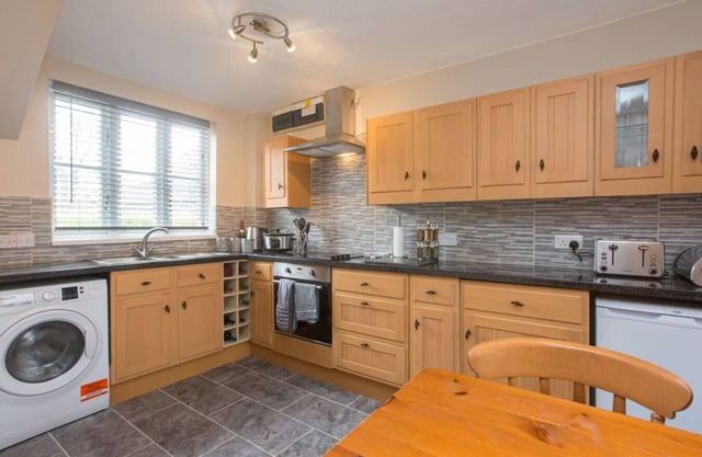 Sarah`s House: BBQ Parking 10mins To Alton Towers